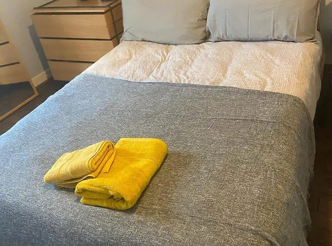 Spacious 1-Bed Flat In North Kensington